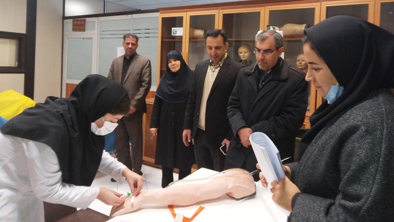 بازدید رییس دانشکده پیراپزشکی از روند برگزاری آزمون آسکی دانشجویان هوشبری